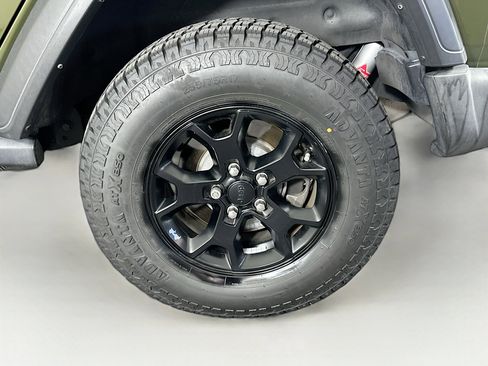 Used 2022 Jeep Wrangler Unlimited Sport AWD/4WD image 11
