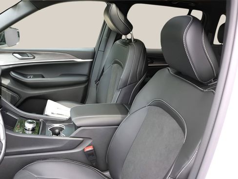 New 2026 Jeep Grand Cherokee Altitude RWD image 12