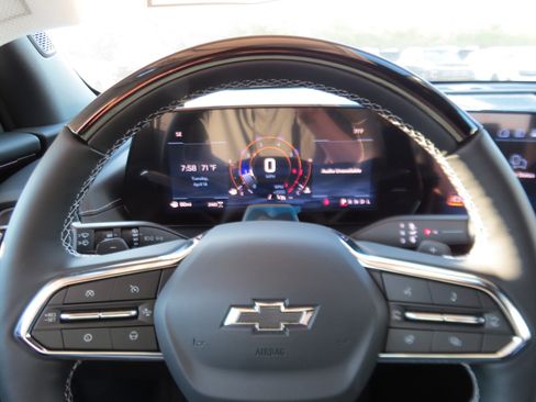 New 2026 Chevrolet Traverse Z71 w/ Enhanced Driving Package AWD/4WD image 23