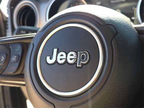 Used 2022 Jeep Gladiator Willys image 26