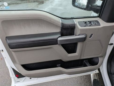 Used 2015 Ford F150 XLT w/ Trailer Tow Package image 6