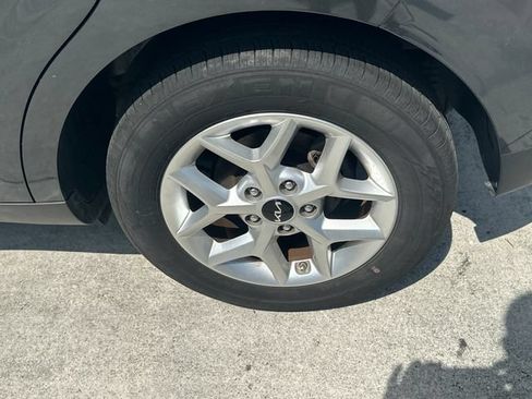 Certified 2025 Kia Soul LX w/ LX Technology Package FWD image 10