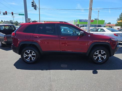 Used 2014 Jeep Cherokee Trailhawk w/ Comfort/Convenience Group AWD/4WD image 8