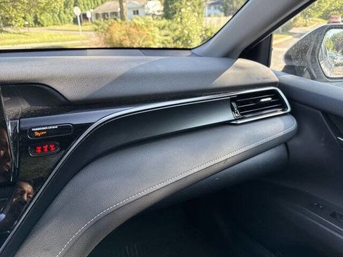 Used 2022 Toyota Camry SE w/ Cold Weather Package image 19