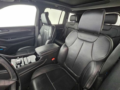 Used 2023 Jeep Grand Cherokee Overland w/ Advanced Protech Group III AWD/4WD image 22
