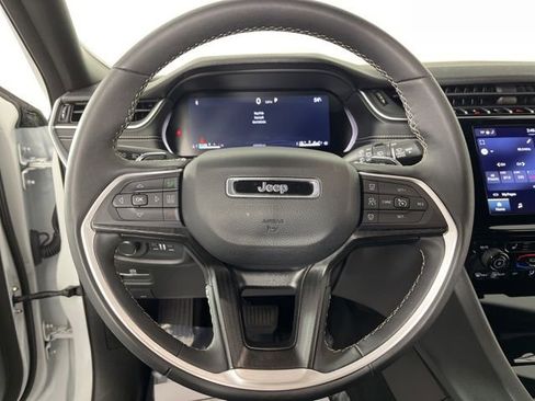 Used 2024 Jeep Grand Cherokee L Laredo image 20