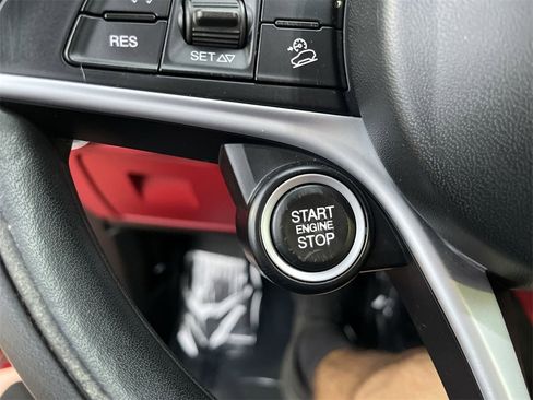 Used 2019 Alfa Romeo Stelvio image 16