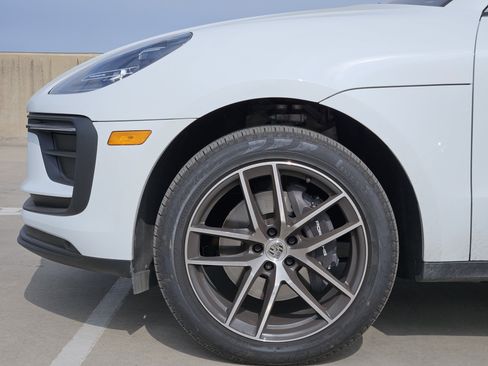 Certified 2026 Porsche Macan image 13