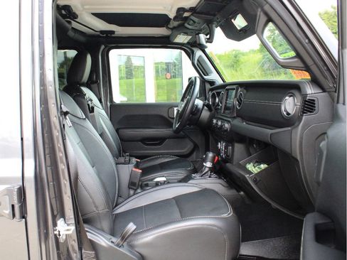 Used 2022 Jeep Wrangler Unlimited Sahara AWD/4WD image 25