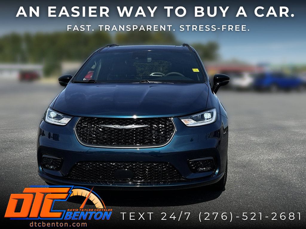 Used 2025 Chrysler Pacifica Limited AWD/4WD image 2