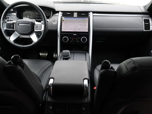 Used 2025 Land Rover Discovery Metropolitan Edition AWD/4WD image 13