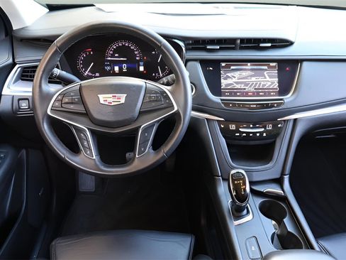 Used 2017 Cadillac XT5 Luxury w/ Driver Awareness Package image 15