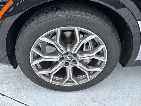 Used 2022 BMW X7 xDrive40i w/ Parking Assistance Package image 32