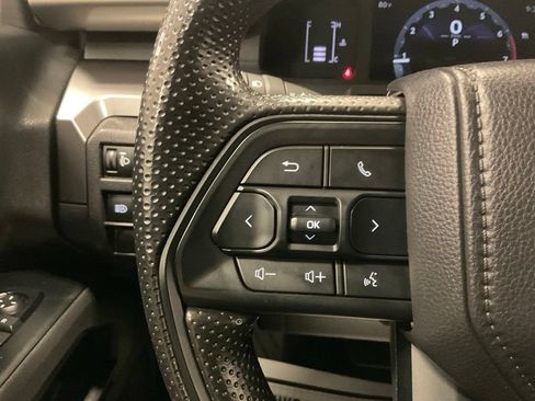 Used 2025 Toyota Tacoma SR5 AWD/4WD image 20