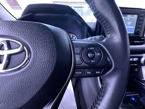 Used 2020 Toyota RAV4 XLE Premium image 13