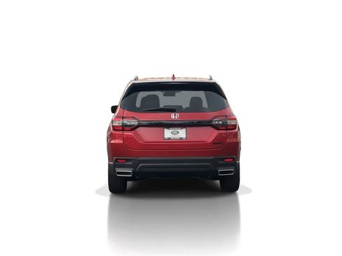 Used 2025 Honda Pilot Sport image 7
