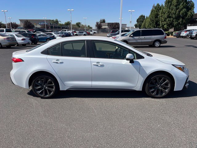 Used 2026 Toyota Corolla SE w/ SE Premium Package FWD image 2