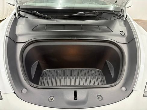 Used 2022 Tesla Model Y Long Range AWD/4WD image 33