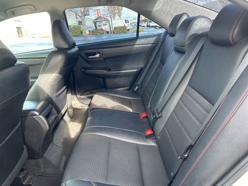 Used 2016 Toyota Camry SE image 6