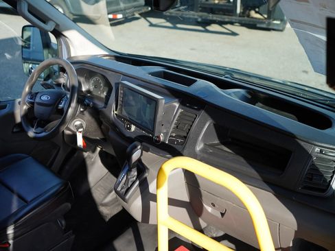 Used 2021 Ford Transit 350 DRW RWD image 2