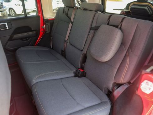 Used 2025 Jeep Wrangler Unlimited Sahara image 23