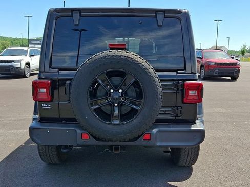 Used 2021 Jeep Wrangler Unlimited Sahara AWD/4WD image 5