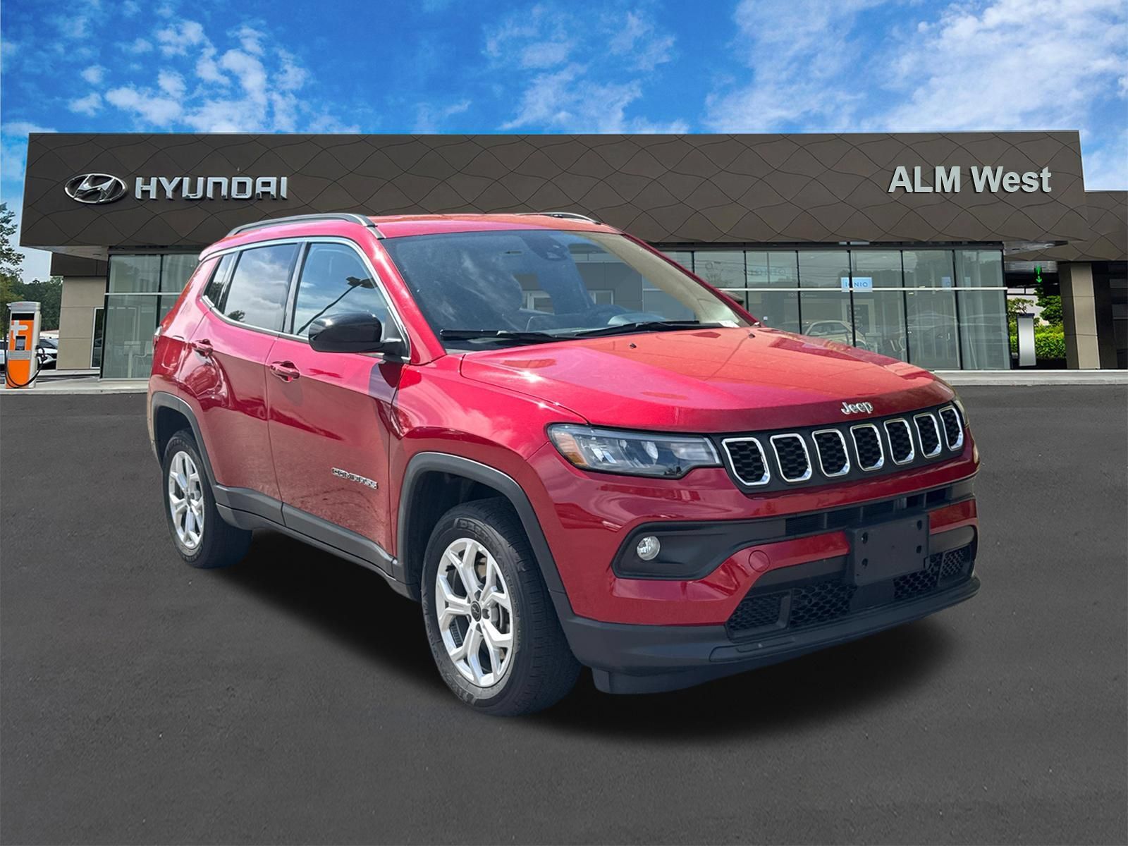 Used 2025 Jeep Compass Latitude AWD/4WD image 3