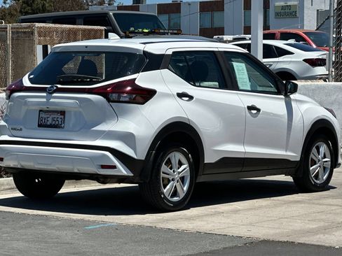 Used 2021 Nissan Kicks S FWD image 4