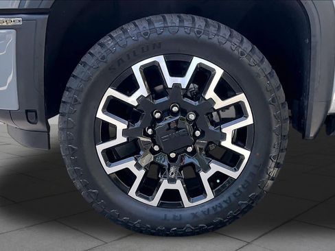 Used 2024 GMC Sierra 2500 AT4 w/ AT4 Premium Plus Package AWD/4WD image 10