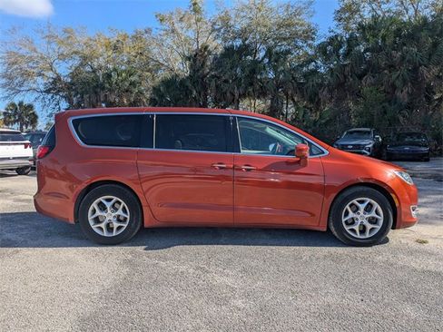 Used 2018 Chrysler Pacifica Touring Plus w/ Tire & Wheel Group image 3