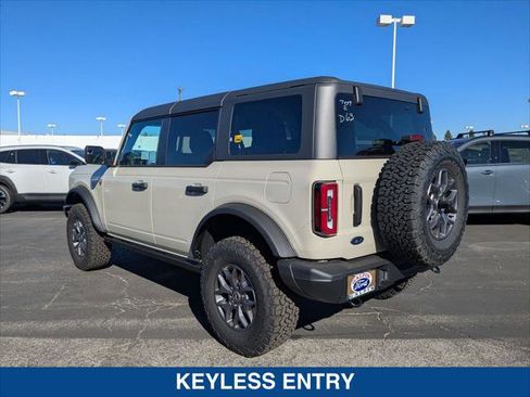 New 2025 Ford Bronco Badlands image 3