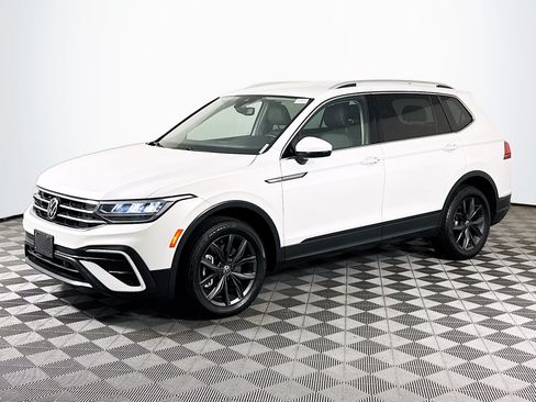 Used 2023 Volkswagen Tiguan SE FWD image 4