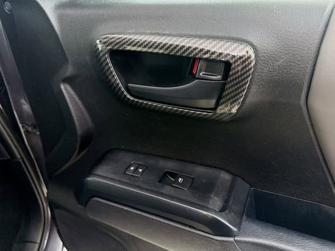 Used 2021 Toyota Tacoma SR w/ SR Convenience Package image 30