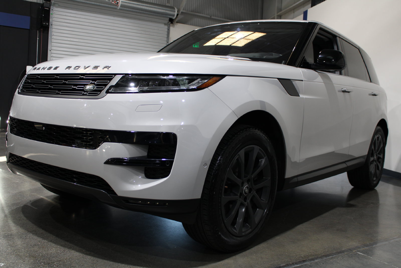 Used 2023 Land Rover Range Rover Sport SE AWD/4WD image 5