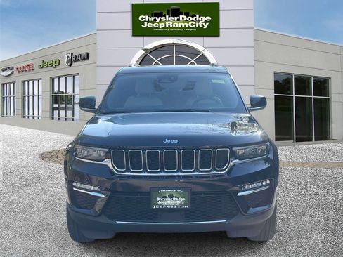 Used 2023 Jeep Grand Cherokee Limited AWD/4WD image 2