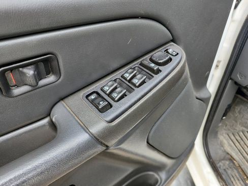 Used 2005 Chevrolet Silverado 2500 LS w/ Heavy-Duty Power Package image 17