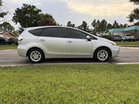 Used 2012 Toyota Prius V Three FWD image 7