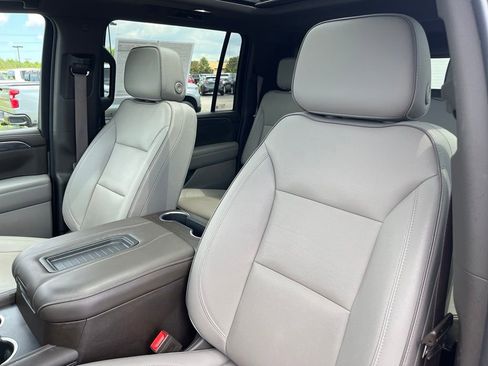Used 2023 GMC Yukon XL SLT w/ SLT Luxury Package AWD/4WD image 12