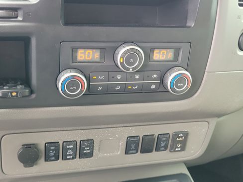 Used 2019 Nissan NV 3500 SL RWD image 27