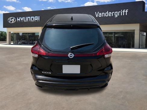 Used 2021 Nissan Kicks S FWD image 5