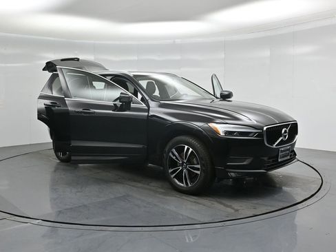 Used 2021 Volvo XC60 T5 Momentum w/ Premium Package image 33