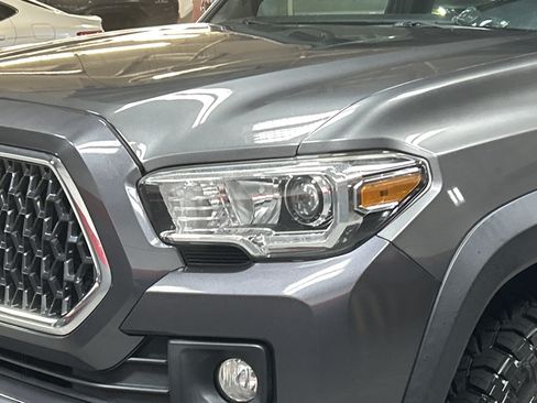 Used 2019 Toyota Tacoma TRD Off-Road w/ Technology Package AWD/4WD image 6