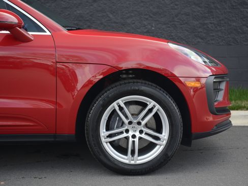 Certified 2025 Porsche Macan image 42
