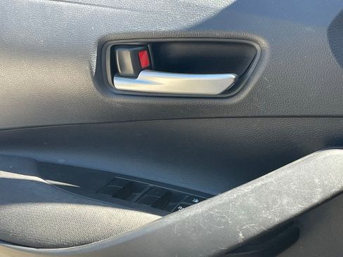 Used 2020 Toyota Corolla LE w/ LE Convenience Package image 11