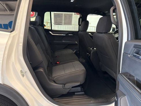 Used 2025 GMC Acadia Elevation image 27