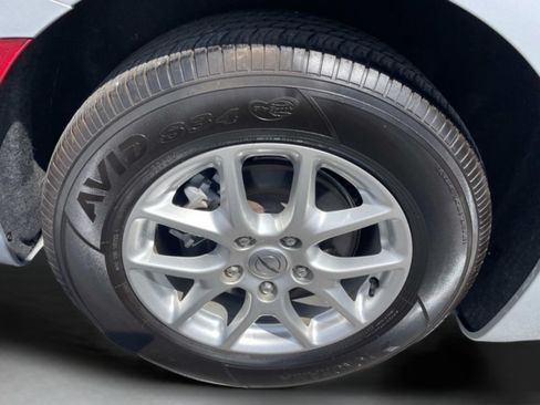 Used 2024 Chrysler Pacifica Touring-L FWD image 14