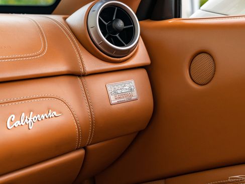 Used 2011 Ferrari California RWD image 6