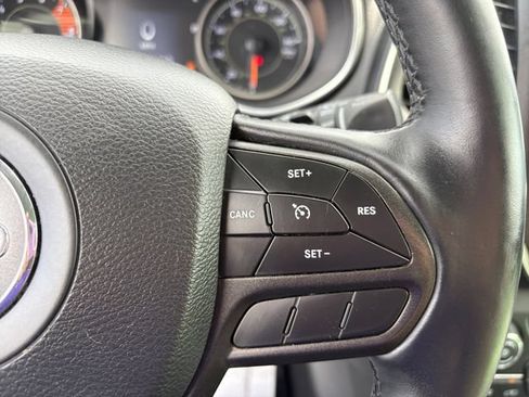 Used 2019 Jeep Cherokee Trailhawk w/ Cold Weather Group AWD/4WD image 22