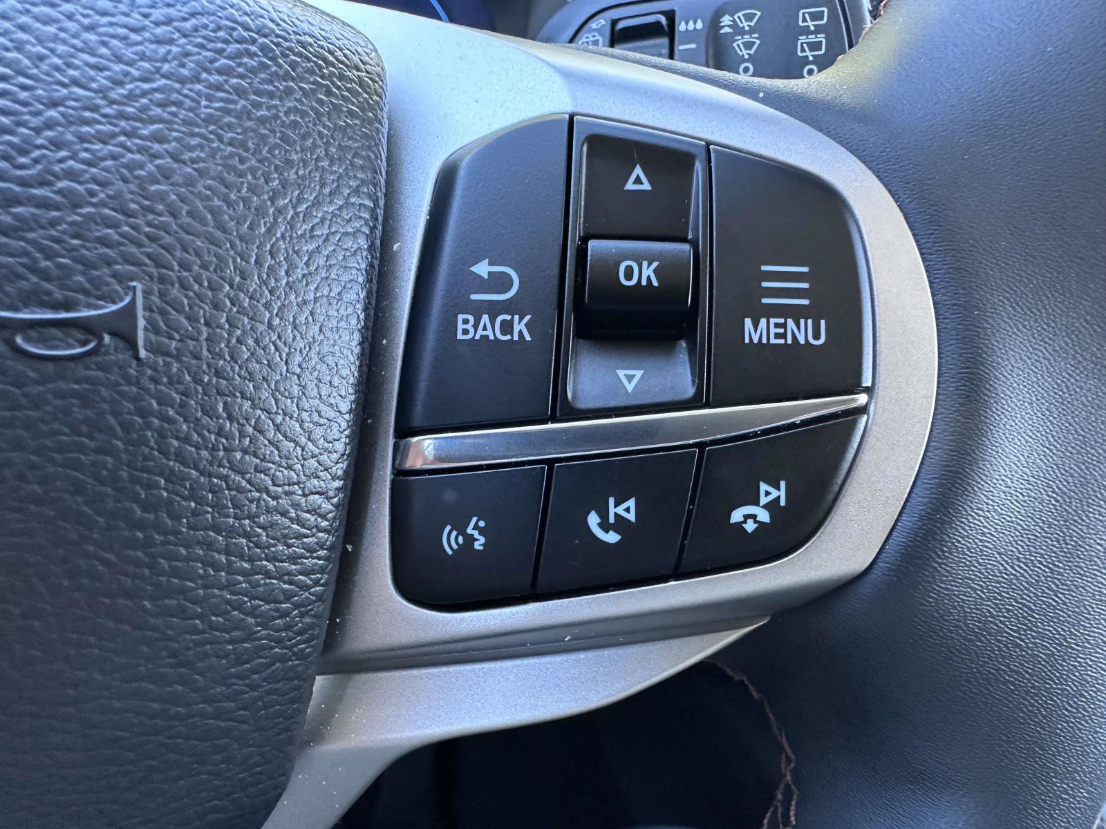 Used 2026 Ford Explorer Active AWD/4WD image 19