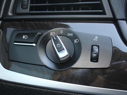 Used 2016 BMW 528i Sedan RWD image 25